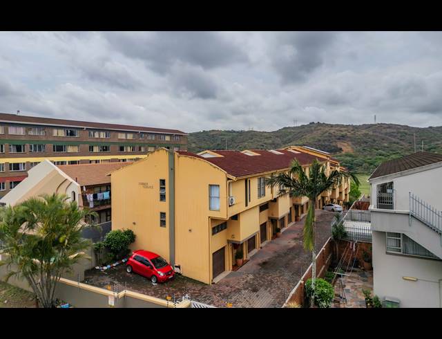 3 BEDROOM DUPLEX FOR SALE IN RESERVOIR HILLS